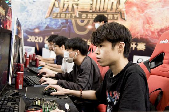 引人注目的 引人注目的