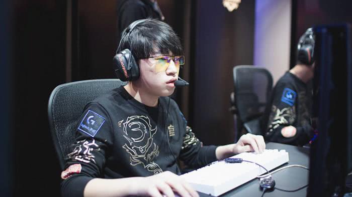 对于一名正 对于一名正